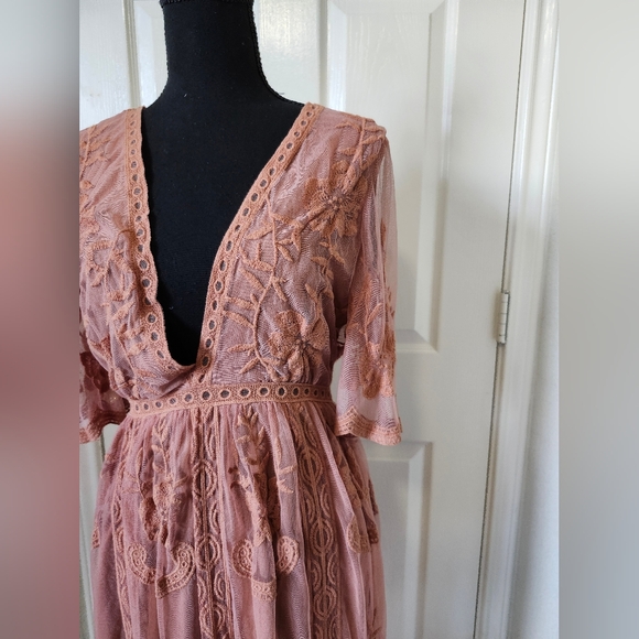 Wishlist Embriodered Mesh Lace V-Neck Mesh Dress in Blush Pink S - Picture 4 of 9